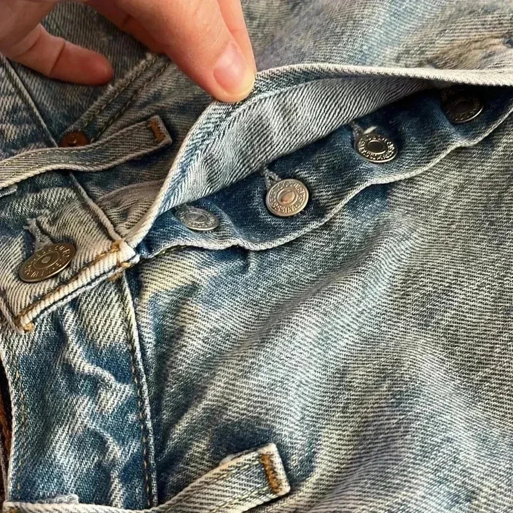 Levis 501 Women’s Cut Off Jeans Shorts Distressed Button Fly Sz 28 Light Wash 5”